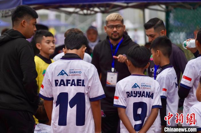 杭州黄龙体育中心揭幕西溪杯足球邀请赛：海内