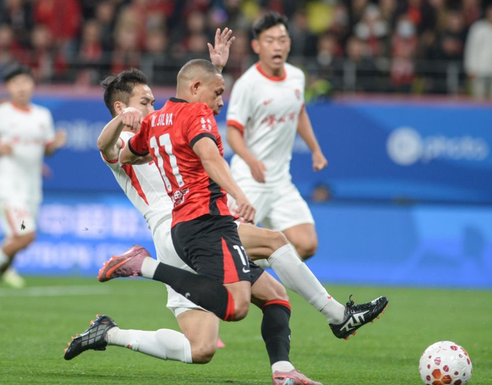 成都蓉城角球绝杀青岛海牛 罗慕洛破门助球队登