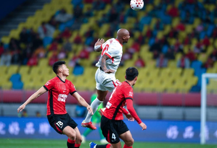 成都蓉城角球绝杀青岛海牛 罗慕洛破门助球队登