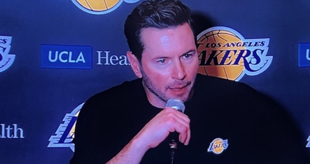 湖人新星里夫斯三分全失仍获主帅盛赞