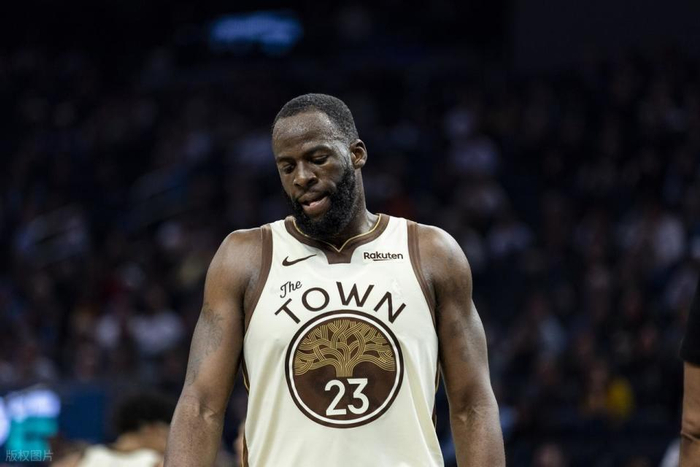 格林关键罚球锁定胜局 矛盾言论引热议