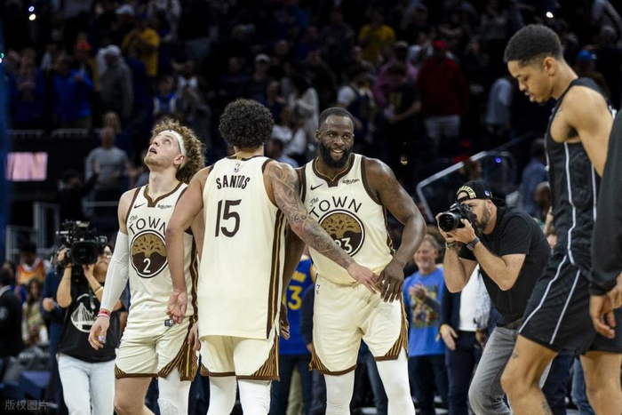 格林关键罚球锁定胜局 矛盾言论引热议