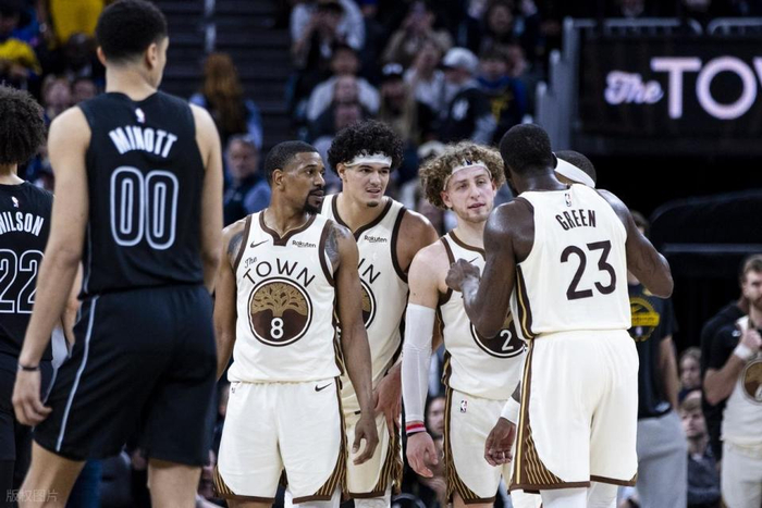 格林关键罚球锁定胜局 矛盾言论引热议