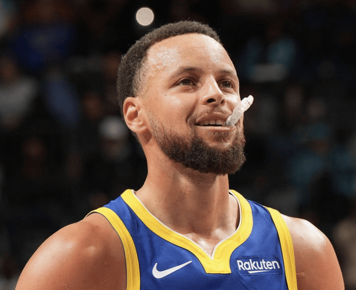 库里对抗训练表现积极 但背靠背赛程或影响复出