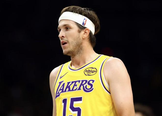 湖人惨败雷霆，里夫斯谈肋部伤势与比赛失误