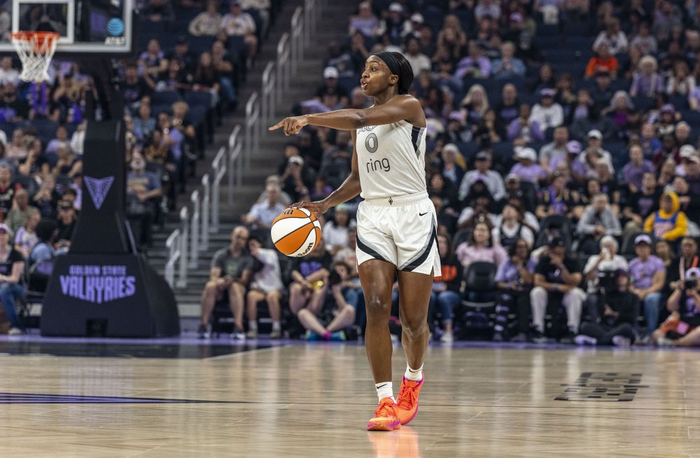 王牌队续约核心后卫杰基·扬 留住三巨头冲击卫