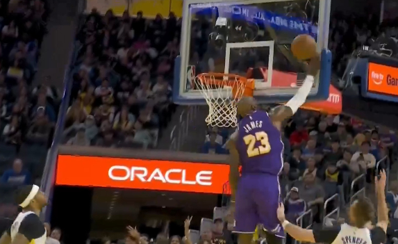 詹姆斯右手伤势或成湖人季后赛关键变数