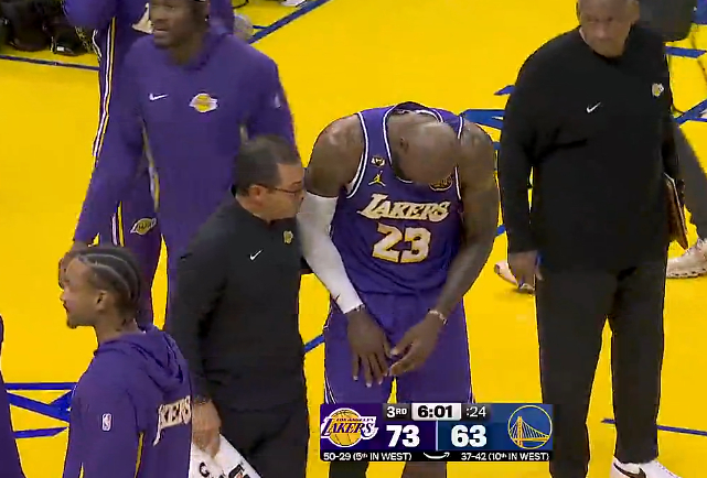 詹姆斯右手伤势或成湖人季后赛关键变数