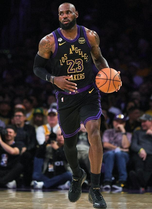 雷霆大胜湖人43分 东契奇受伤离场