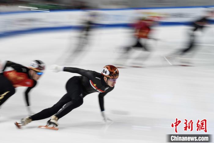 首次参加十四冬短道速滑比赛的刘少昂把这场对